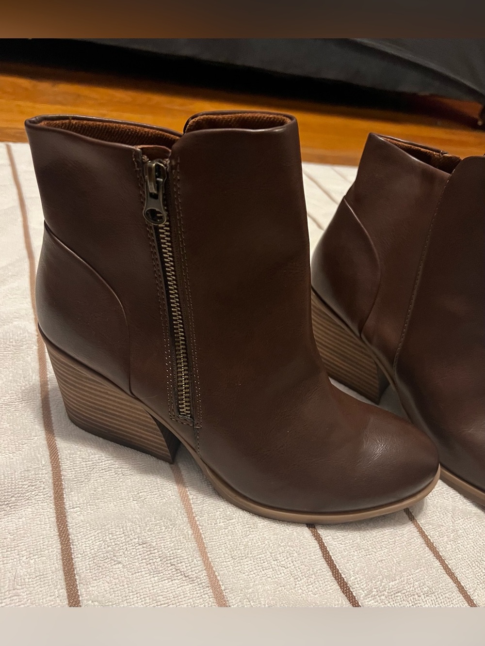 Korks Easy Brown Boots with block wedge heel. Classic women’s booties shoes Sz 9